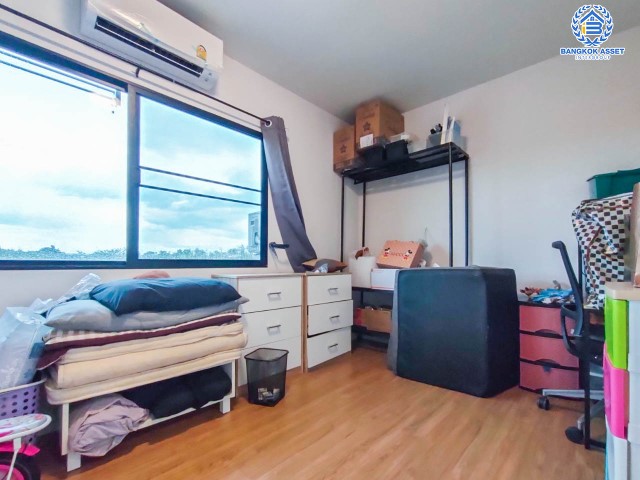 *****ทาวน์เฮ้าส์ 3 ชั้นมือสอง ม.บ้านกลางเมือง ราชพฤกษ์-รัตนาธิเบศร์ บ้านสวงย พร้อมเข้าอยู่ เนื้อที่ 19.1 ตร.ว. ฟังก์ชัน 3 ห้องนอน 3 ห้องน้ำ 2 ที่จอดรถ แถมฟรี !! เครื่องปรับอากาศ 3 เครื่อง, เครื่องทำน้ำอุ่น 2 เครื่อง เชื่อมต่อทั้งถนนงามวงศ์วาน, ถนนรัตนาธิเบศร์, รถไฟฟ้าสายสีม่วง "สถานีบางรักใหญ่"